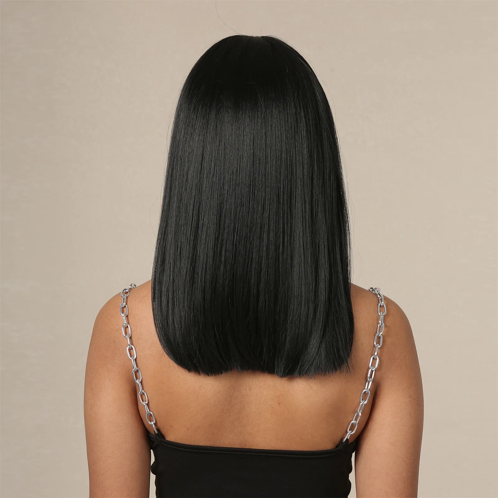 Perruque synthétique noire lisse au carré avec frange, mi-longue, dégradée, idéale pour le cosplay et les femmes. Cheveux naturels, résistante à la chaleur.
